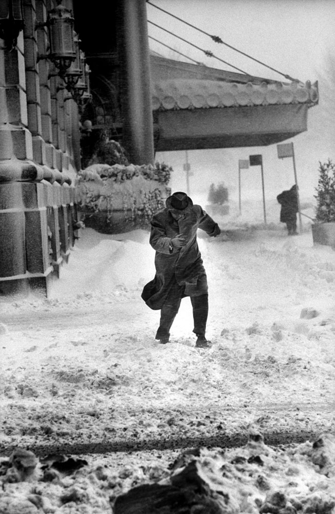 A view of a big snowstorm in New York City in February 1960.