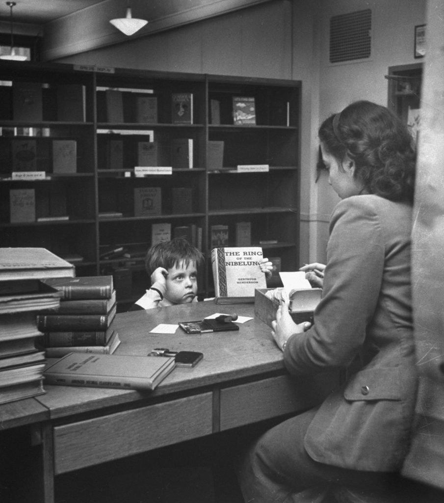 Photo from a public "genius school" for 3-to-11-year-olds at New York's Hunter College, 1948.