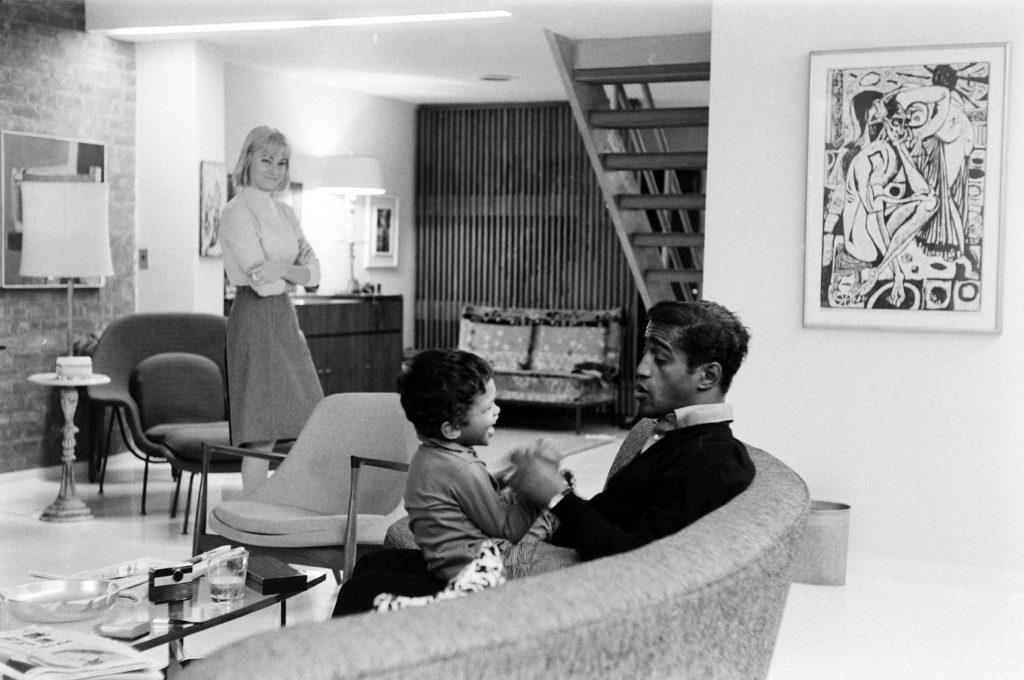 Sammy Davis Jr. with his son Mark and wife May Britt, 1964.